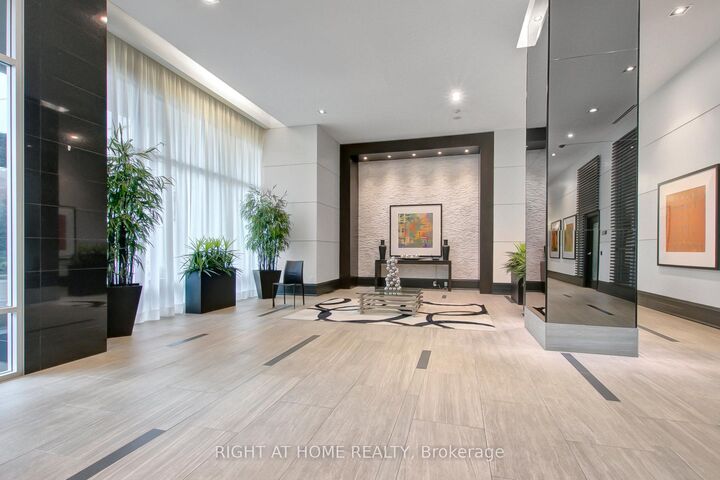 Property Photo:  17 Anndale Drive 1517  ON M2N 2W7 