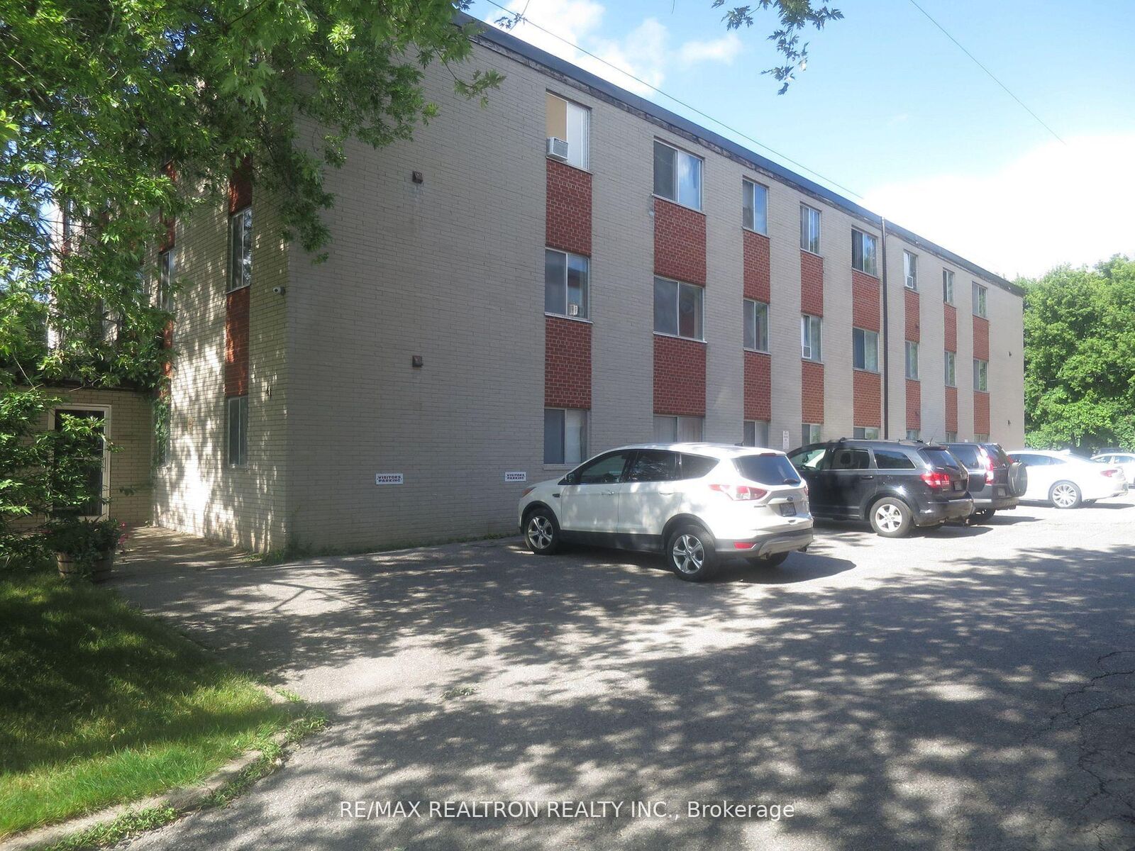 Property Photo:  41 Huron Heights Drive 16  ON L3Y 3J8 