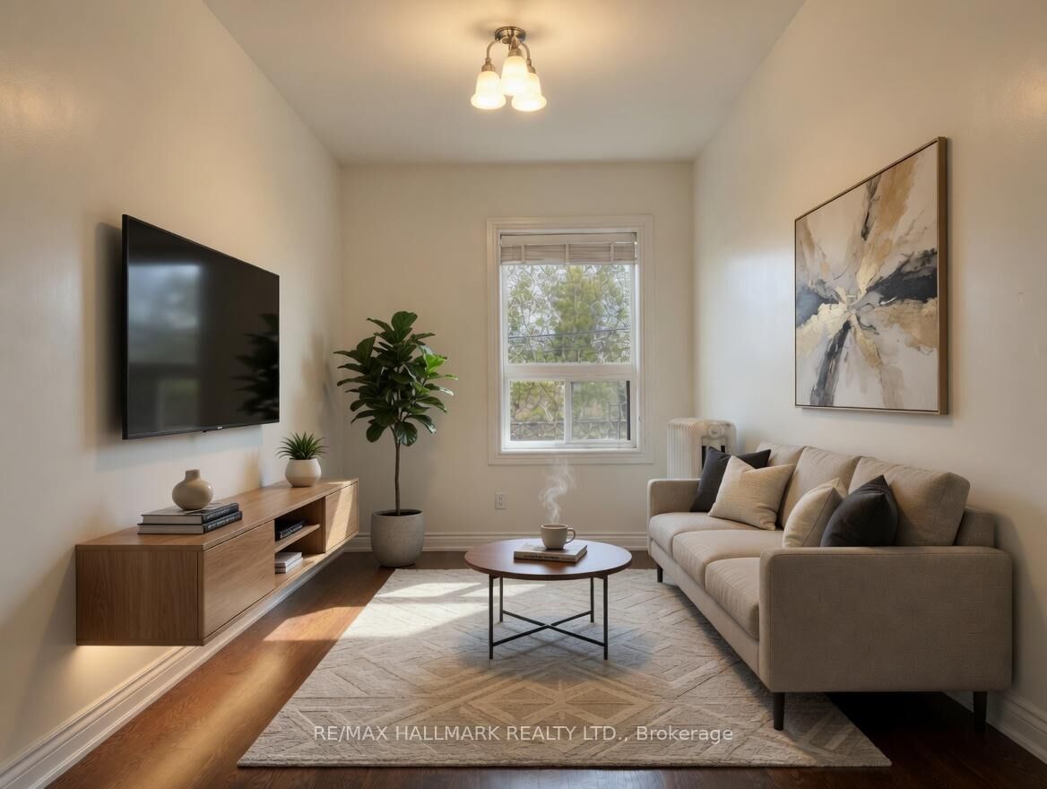 Property Photo:  2038 Danforth Avenue 2  ON M4C 1J6 