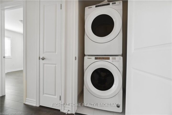 Property Photo:  40 Zinfandel Drive 8  ON L8E 0L1 