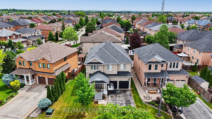 Property Photo:  15 Arrowood Crescent  ON L4H 2R4 