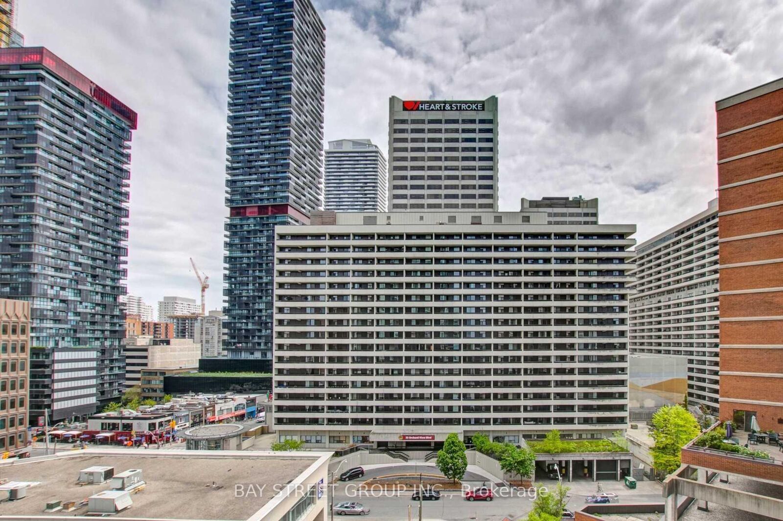 Property Photo:  33 Helendale Avenue 2108  ON M4R 0A4 