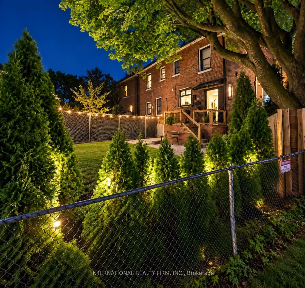 Property Photo: 793 Dufferin Street Main/Lower ON M6H 3K8