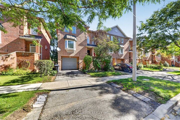 Photo de la propriété: 28 Eli Shackleton Court ON M1E 5K3