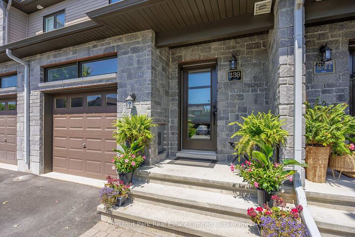 Property Photo:  239 King Street  ON K7C 0G9 