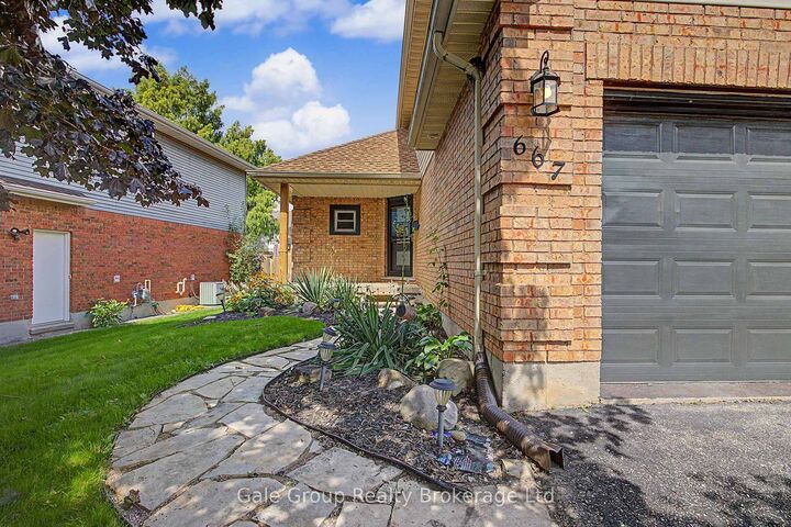 Property Photo:  667 Springbank Avenue N  ON N4T 1E3 