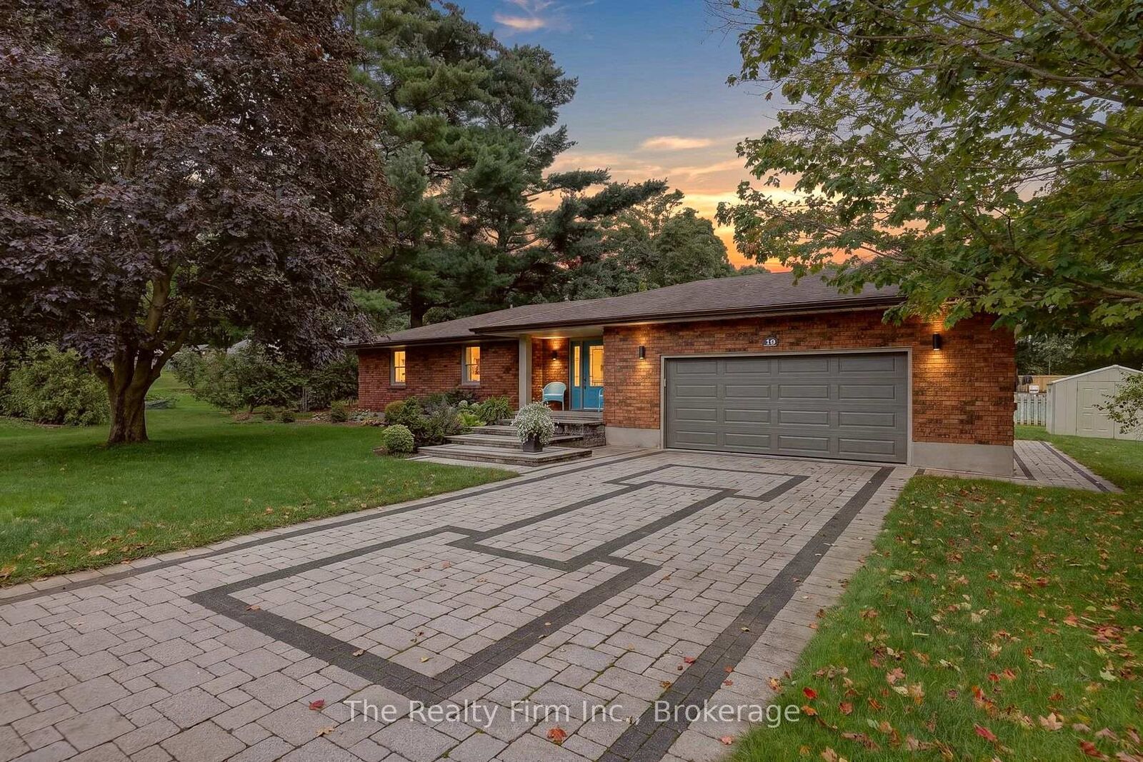 Property Photo:  19 Wellington Street W  ON N0J 1R0 