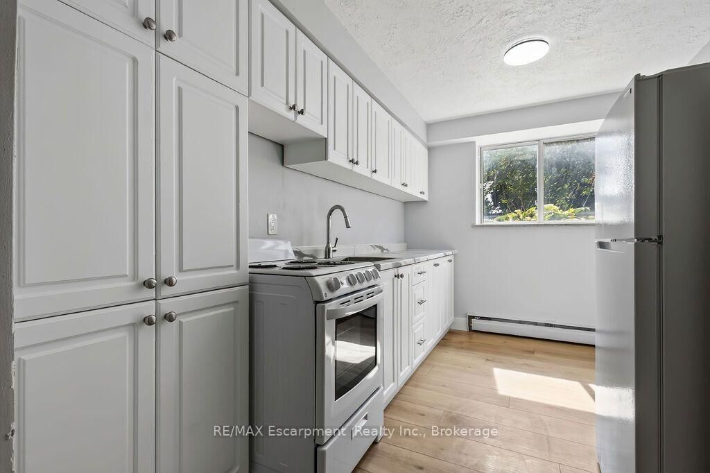 Property Photo:  2393 New Street 103  ON L7R 1K1 