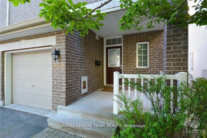 Property Photo:  252 Tandalee Crescent  ON K2M 0A1 