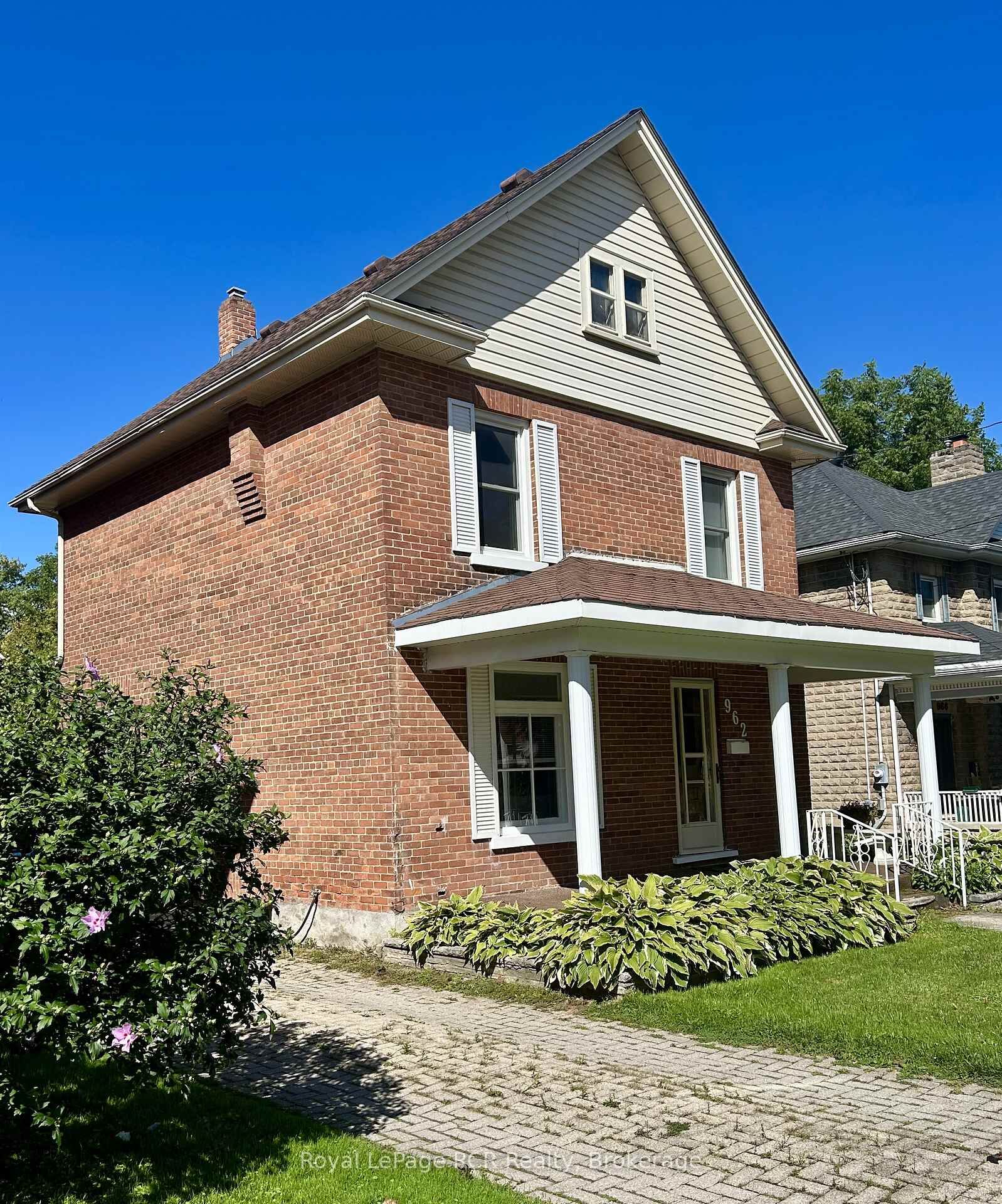 Property Photo:  962 7th Avenue E  ON N4K 2Y8 