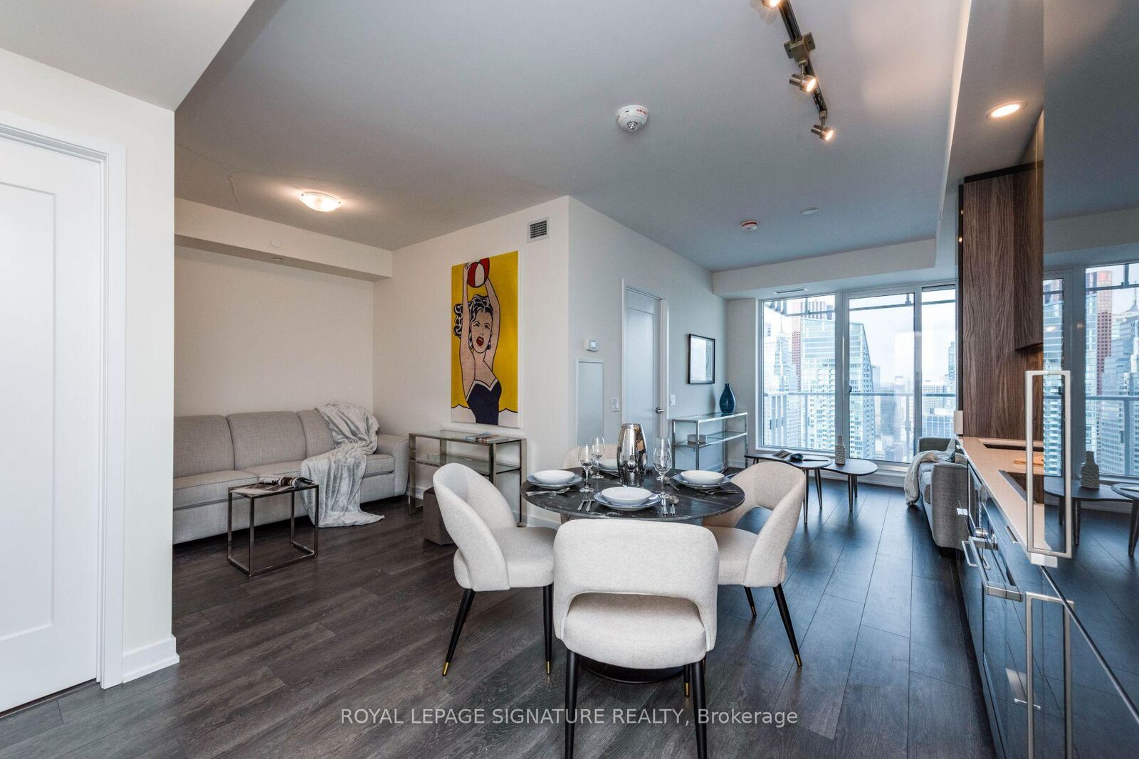 Property Photo:  28 Freeland Street 5306  ON M5E 0E3 