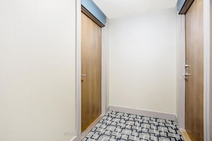 Property Photo:  3975 Grand Park Drive 3304  ON L5B 0K4 