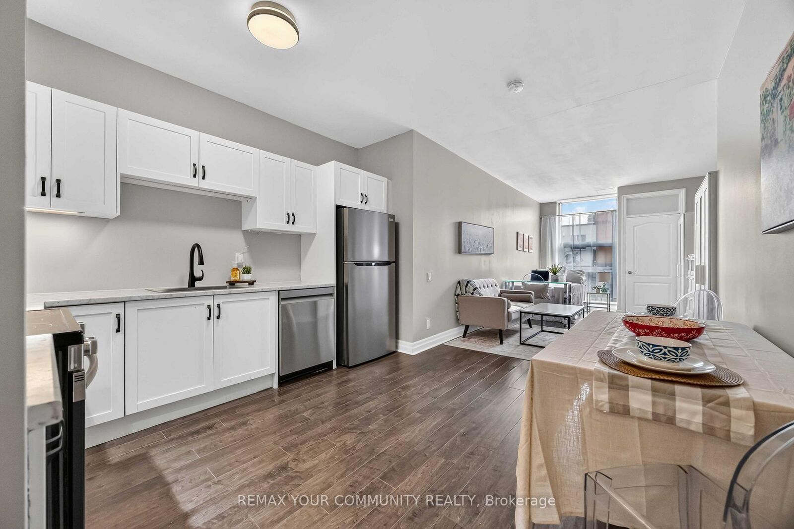 Property Photo:  44 Bond Street W 101  ON L1G 6R2 