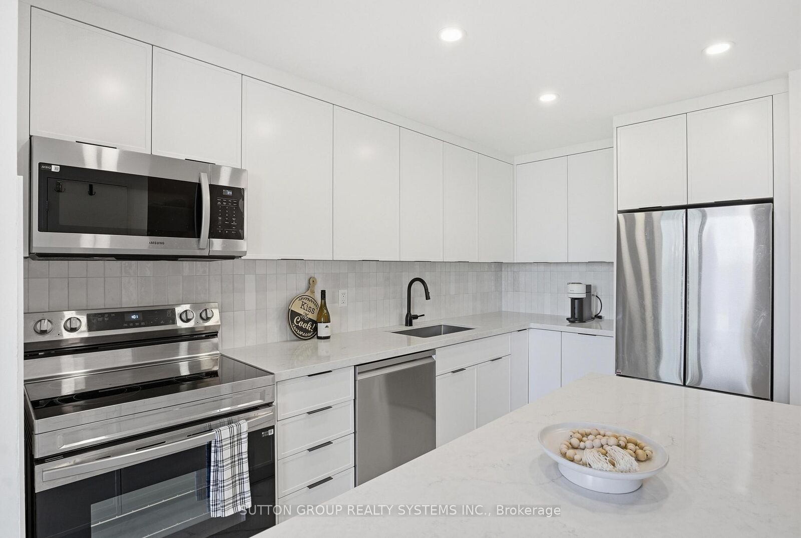 Photo de la propriété:  60 Southport Street 304  ON M6S 3N4 
