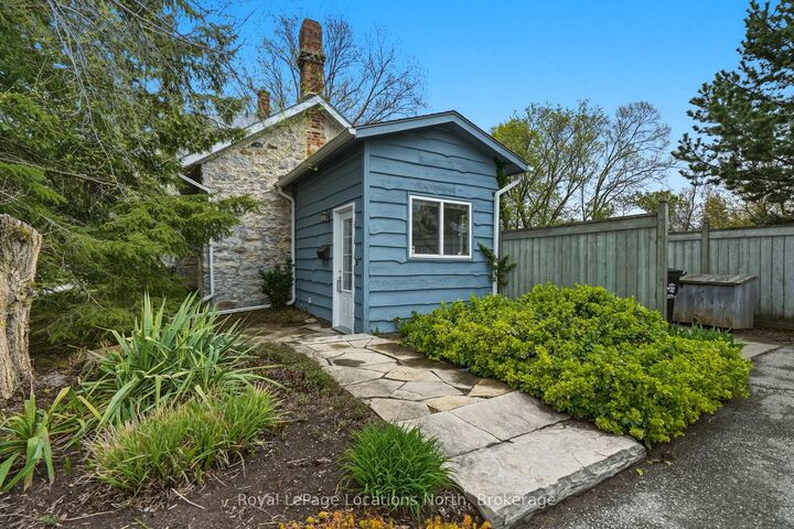 Property Photo:  562 Cameron Street  ON L9Y 2J3 