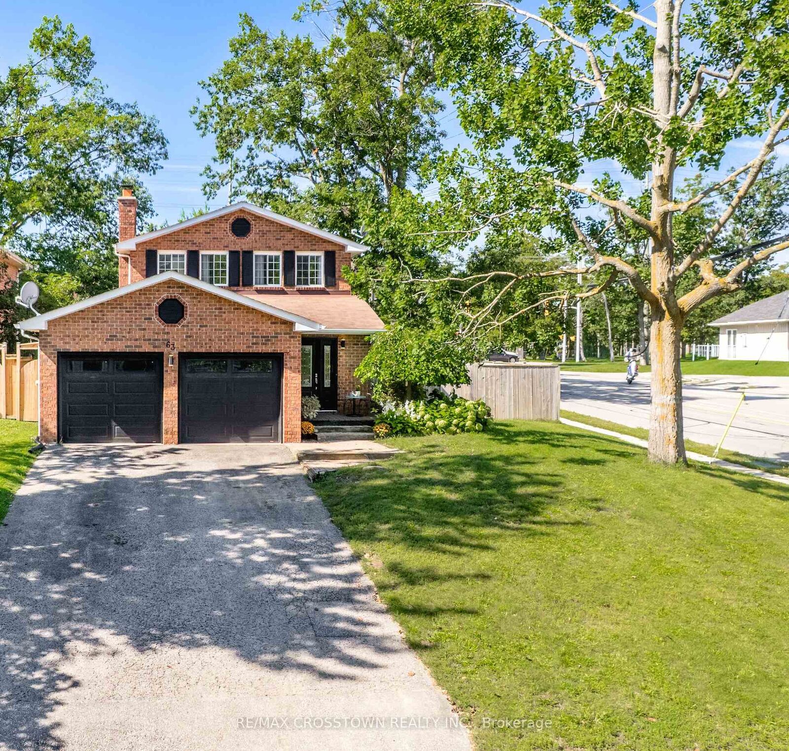 Property Photo:  63 Oakridge Drive  ON L4N 5N6 