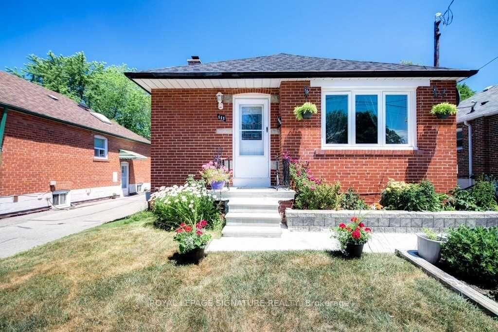Property Photo:  111 Ellington Drive Main  ON M1R 3Y2 