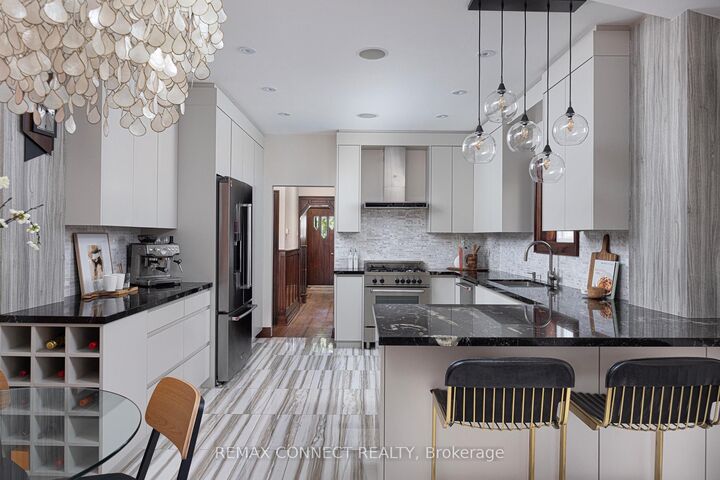 Property Photo:  29 Denison Avenue  ON M5T 2M6 