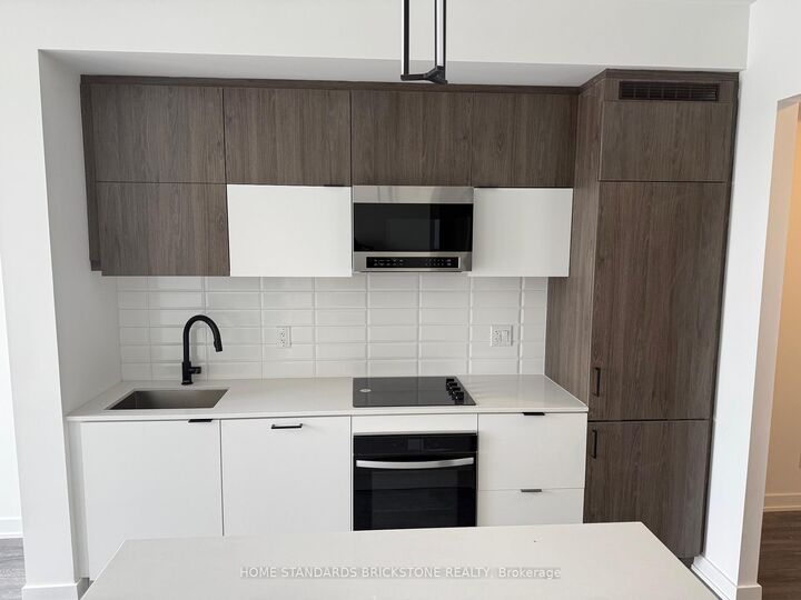 Property Photo:  421-8888 Yonge Street E  ON L4C 6Z1 