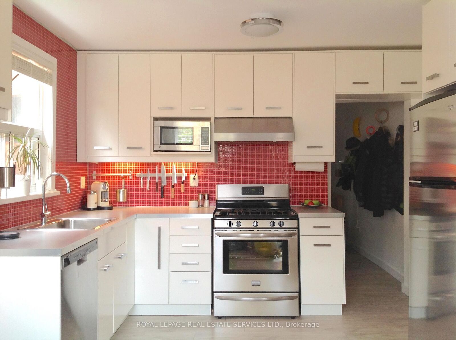 Property Photo:  840 Ossington Avenue  ON M6G 3V1 