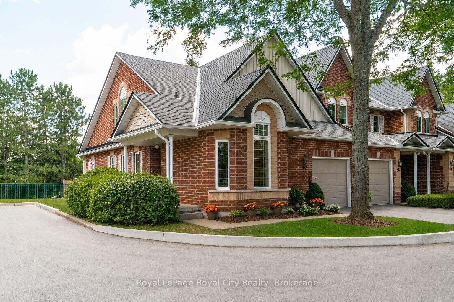 Property Photo:  60 Ptarmigan Drive 37  ON N1C 1E5 