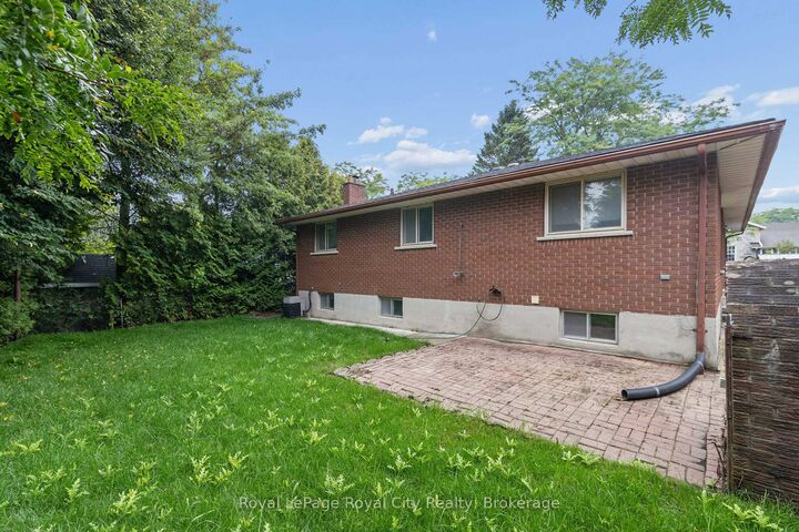 Property Photo:  25 Kron Drive  ON N1G 3B4 