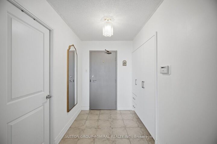 Property Photo:  5460 Yonge Street 501  ON M2N 6K7 