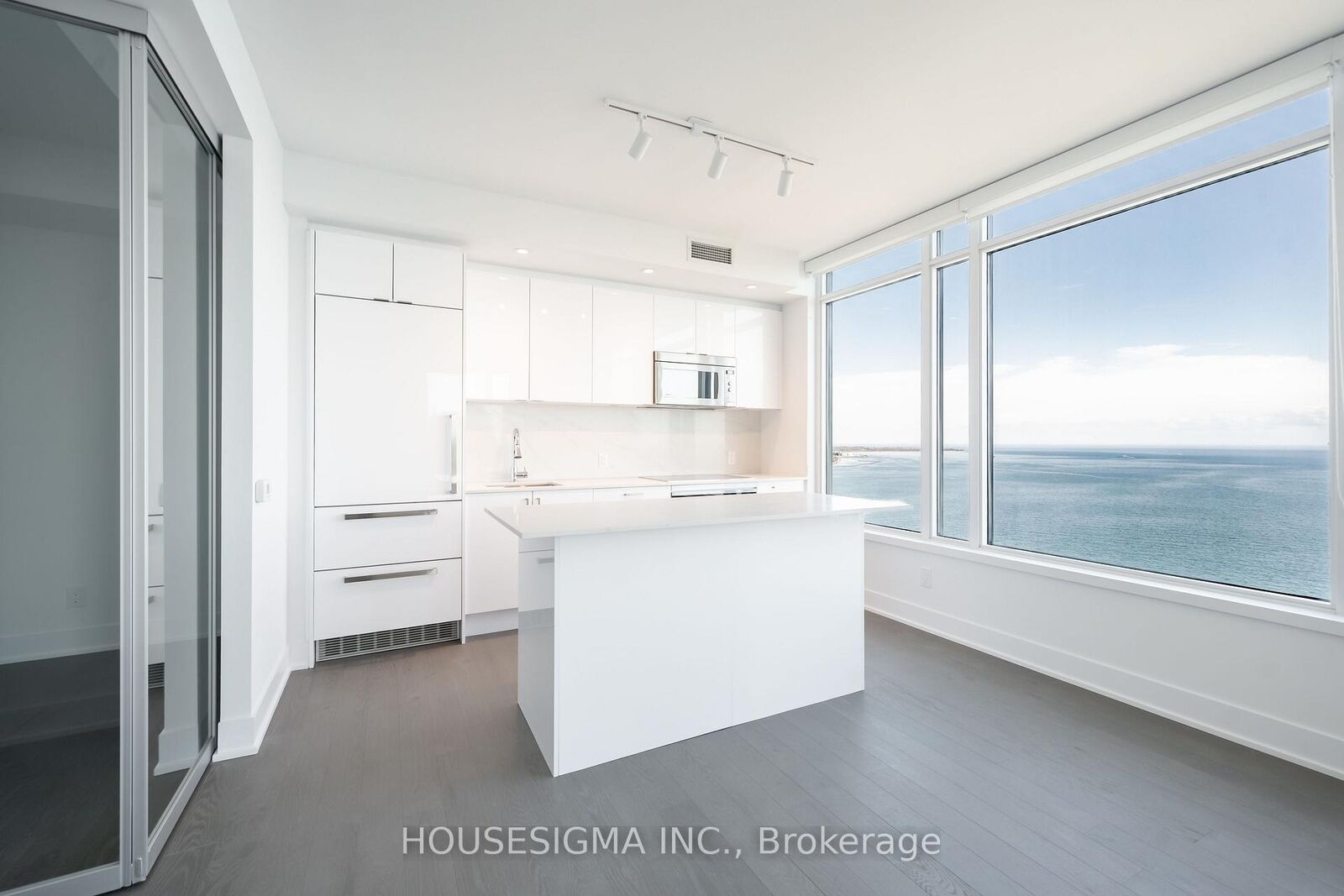 Property Photo:  1926 Lake Shore Boulevard W 3909  ON M6S 0B1 