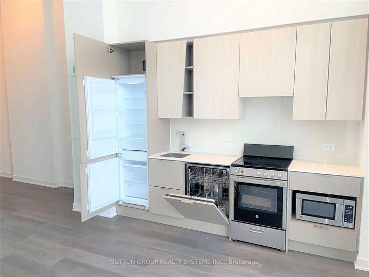 Property Photo:  3900 Confederation Parkway 414  ON L5B 0M3 