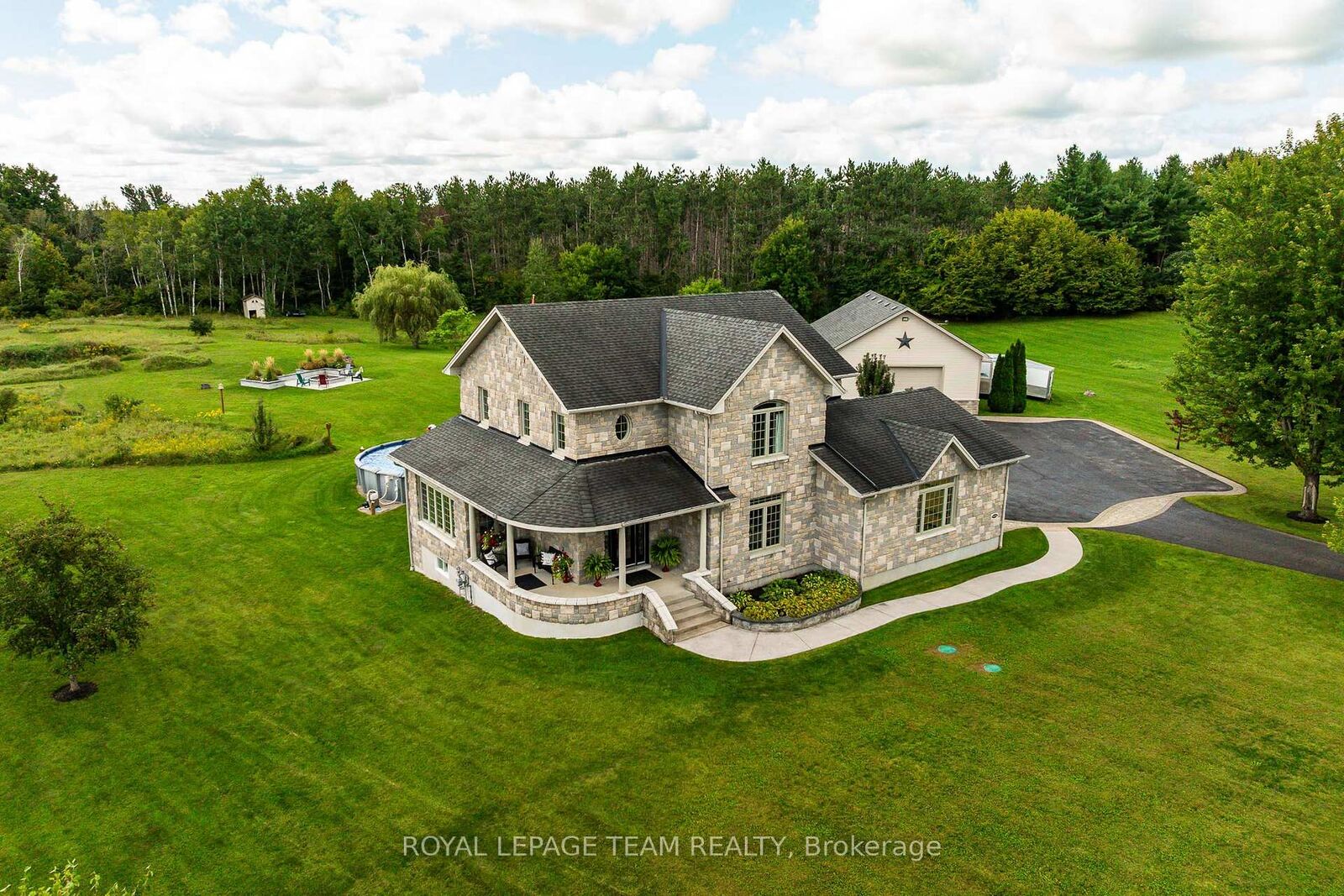 Property Photo:  61 Balmoral Street  ON K0G 1J0 