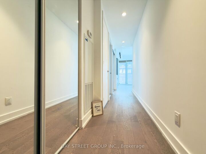 Property Photo:  7 Grenville Street 4502  ON M4Y 0E9 
