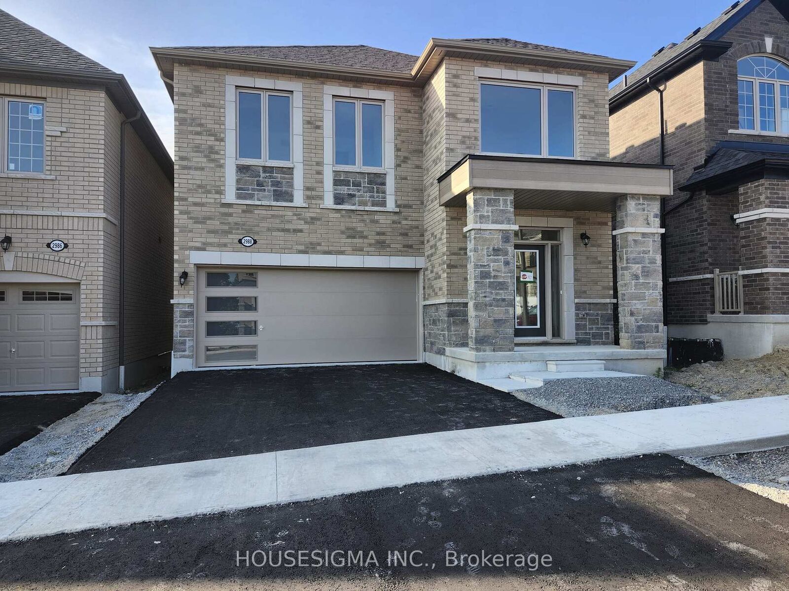 Property Photo:  2988 Zenith Parkway  ON L1X 0R1 