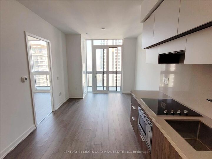 Property Photo: 39 Roehampton Avenue 2510 ON M4P 1P9