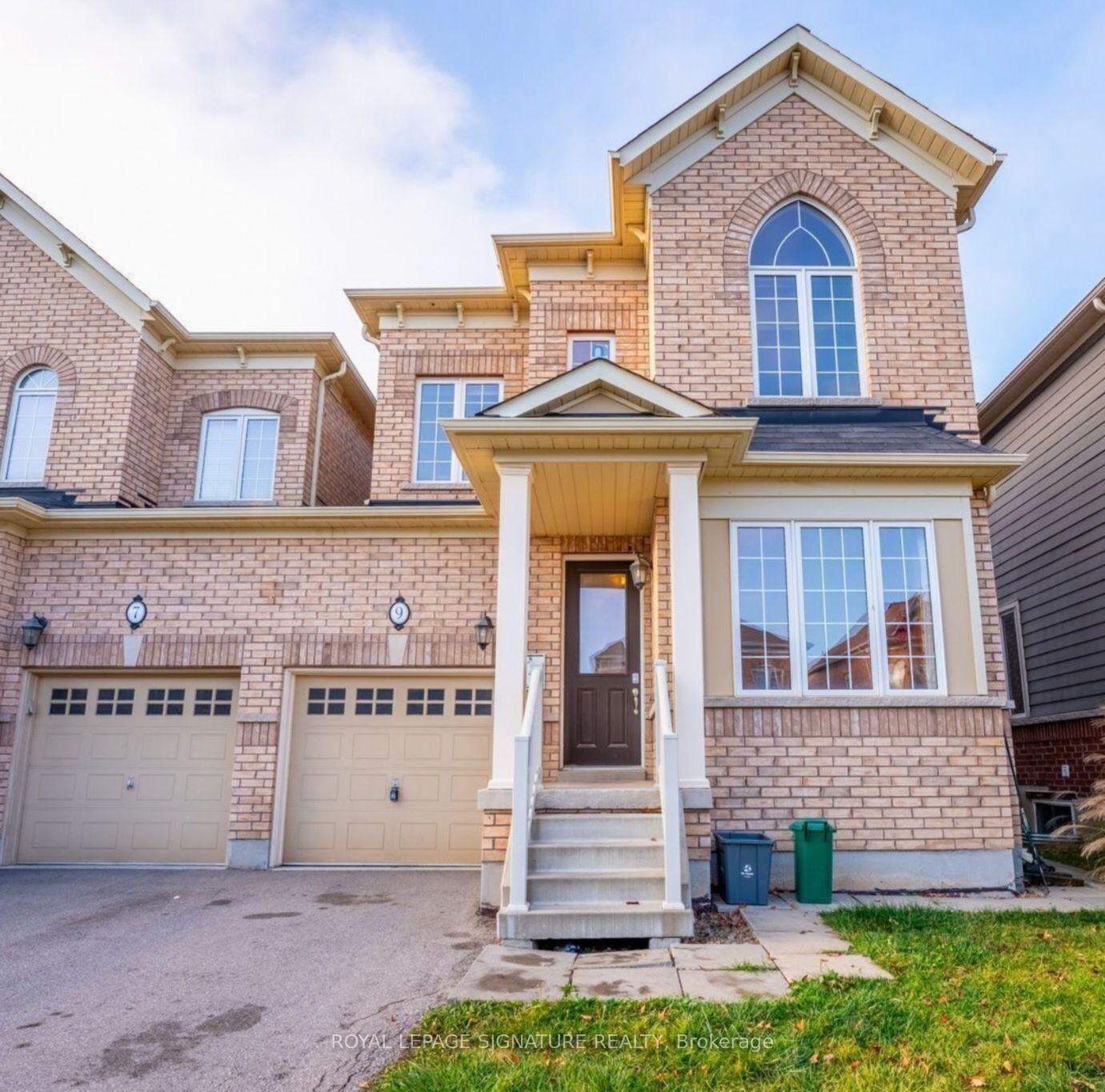 Property Photo:  9 White Ash Road Room B  ON L2V 5G5 