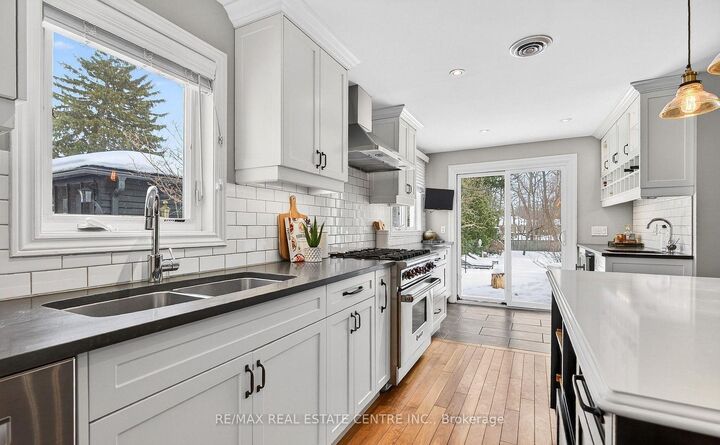 Property Photo: 582 Cedar Avenue ON L7T 2R2