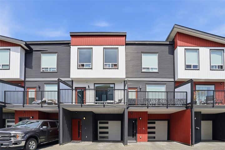 Property Photo:  1726 Kerrisdale Rd #104  BC V9S 1N5 