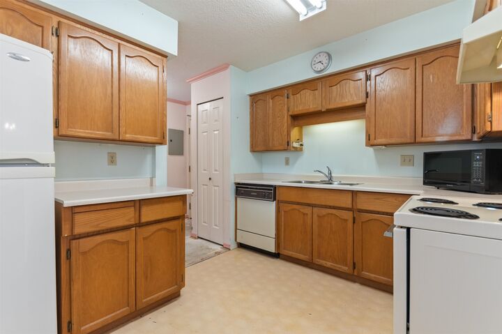 Property Photo:  8725 Elm Drive 202  BC V2P 4Y3 