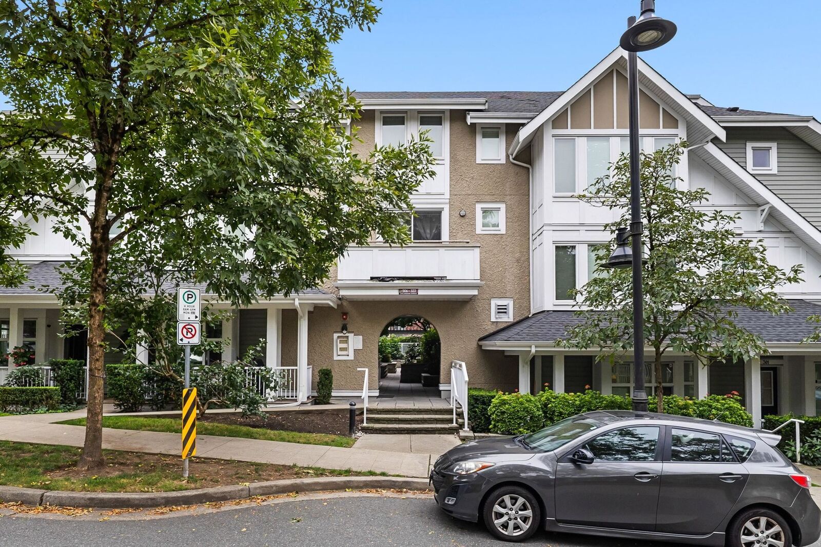 Property Photo:  618 Langside Avenue 302  BC V3J 0B8 