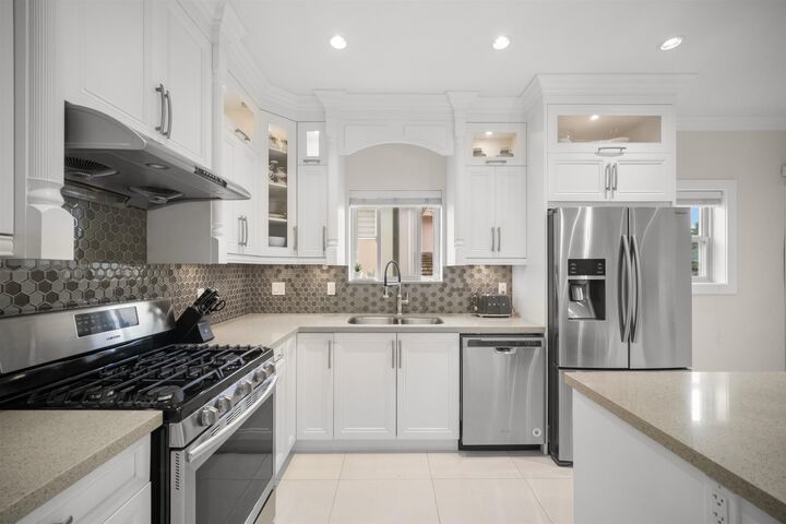 Property Photo:  4986 Inman Avenue  BC V5G 2Y6 