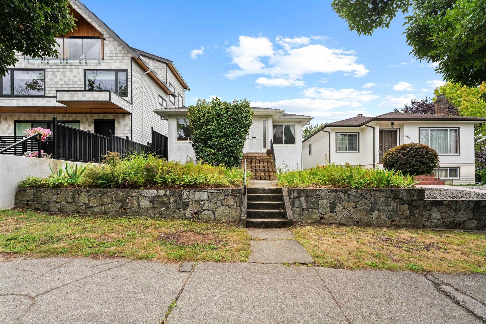 Property Photo:  2608 E 4th Avenue  BC V5M 1K4 