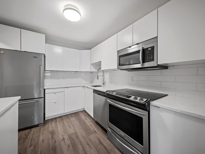 Property Photo:  1561 Vidal Street 318  BC V4B 5A7 