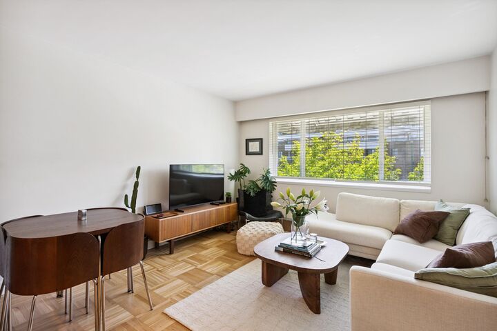 Property Photo:  2469 Cornwall Avenue 303  BC V6K 1B9 