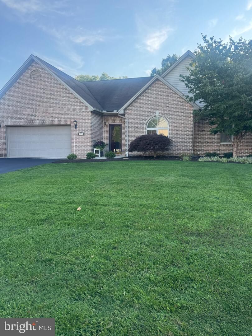 Property Photo:  43 Fairfax Lane  PA 17003 