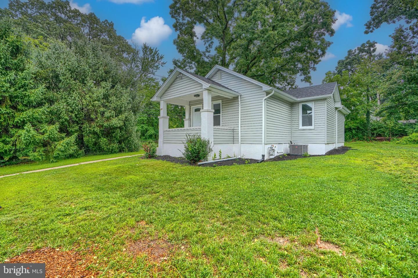 Property Photo:  