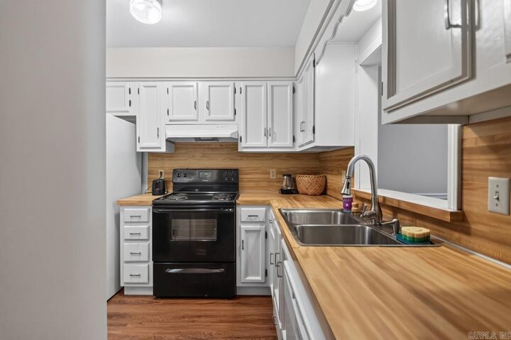 Property Photo:  20 Towne Park #6 Court  AR 72227 