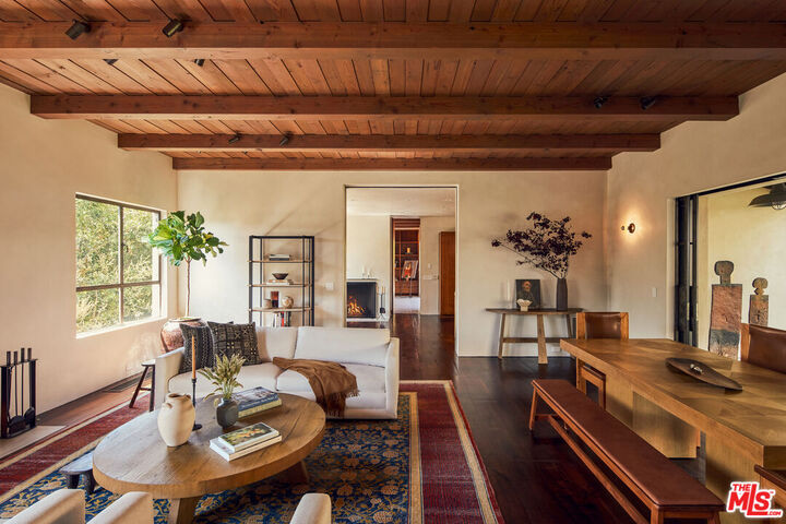 Property Photo:  1680 Old Oak Rd  CA 90049 
