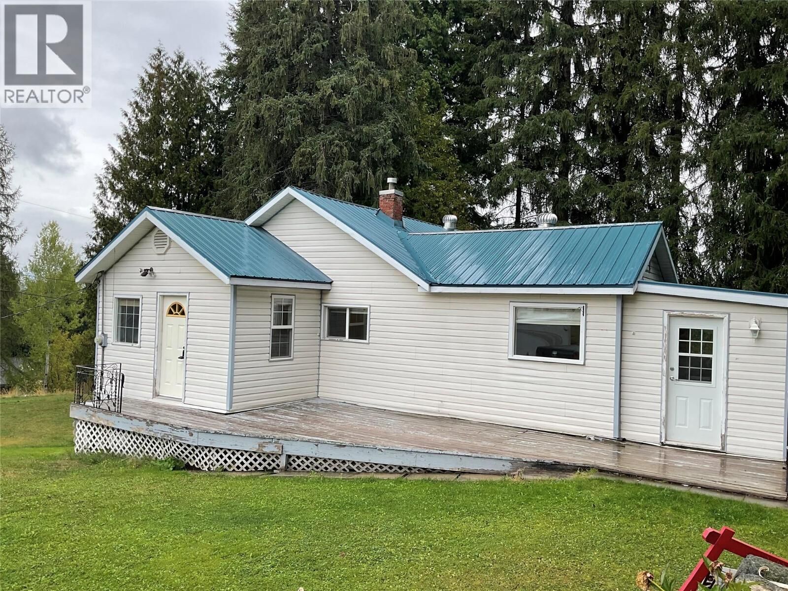 Property Photo:  4213 Casino Road  BC V1R 4X3 