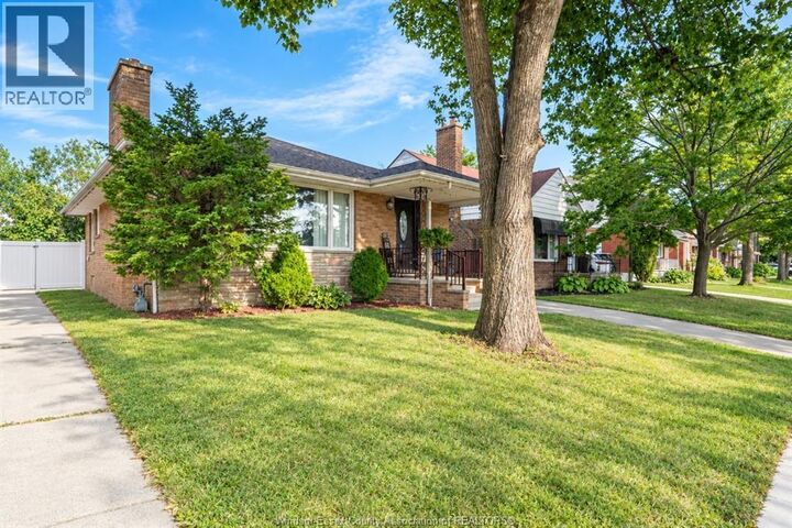 Property Photo:  2250 Woodlawn Avenue  ON N8W 2H3 