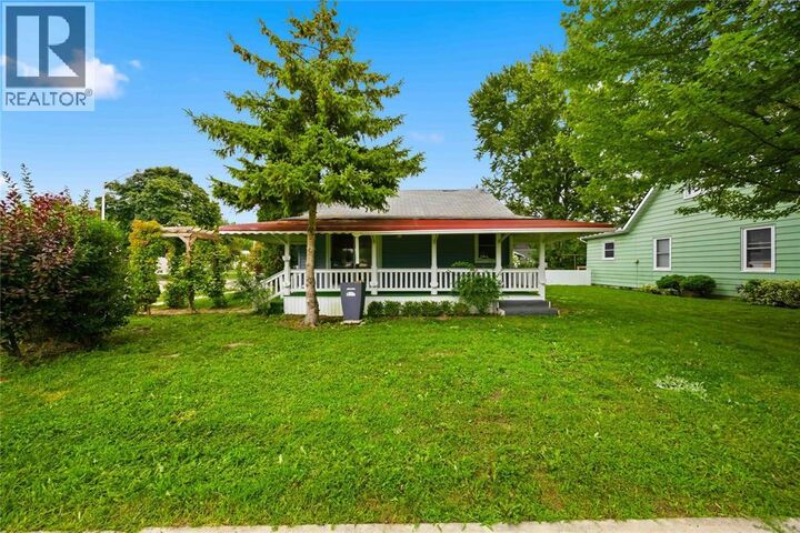 Photo de la propriété:  641 Maple Avenue  ON N7T 4H7 