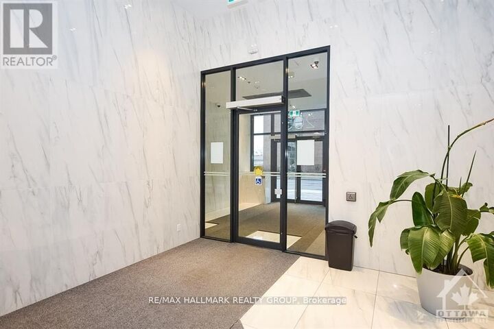 Property Photo:  203 Catherine Street 616  ON K2P 1C3 